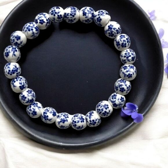Blue Floral Porcelain Beaded Bracelet Retro White Vintage Vibes Stretch Band - Picture 1 of 6